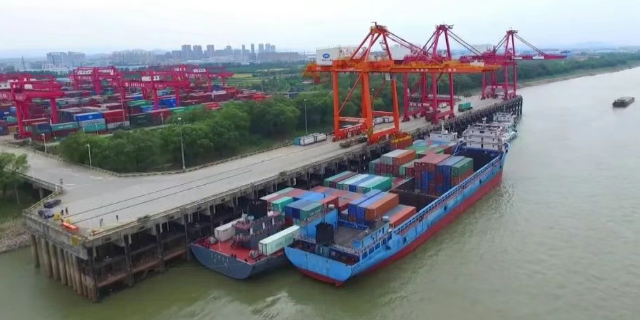 “赣沪通”鄱阳至遵义到上海集装箱航路启航